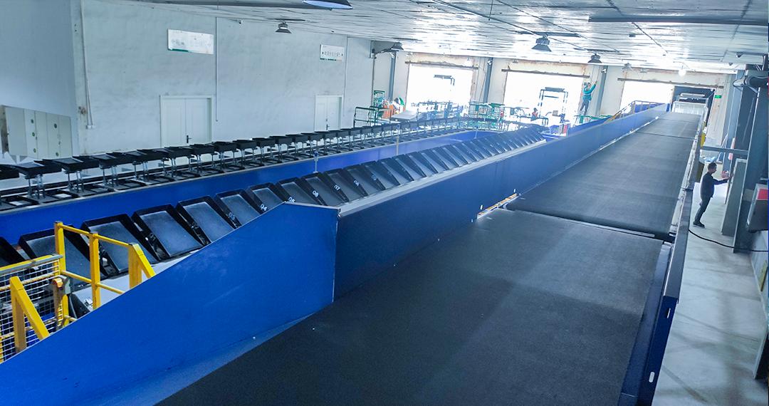 Intelligent express terminal "accelerator"! Ruierkai Tilting Tray Sorter Assists Logistics Upgrade(圖2)