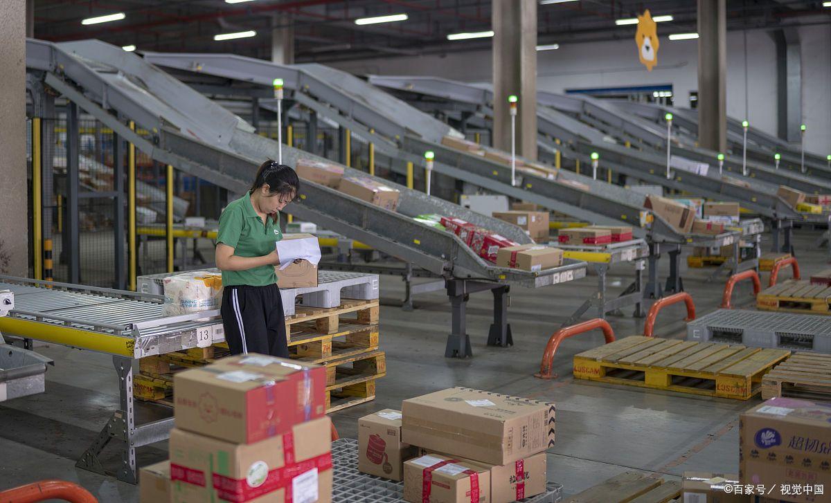 What has the courier experienced in the sorting center?(圖6)