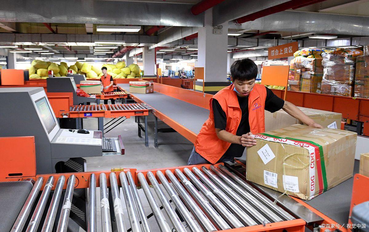 What has the courier experienced in the sorting center?(圖9)